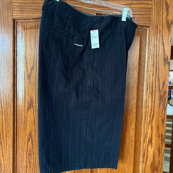 Black Metal Mulish Mens size 32 Shorts - Picture 2 of 4